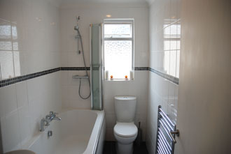 Bathroom - Furnished 1 bedroom flat to rent in Hove